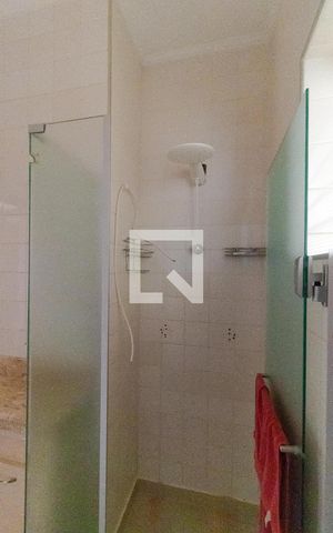 Casa à venda com 137m², 2 quartos e 2 vagas Casa à venda com 137m², 2 quartos e 2 vagasBanheiro