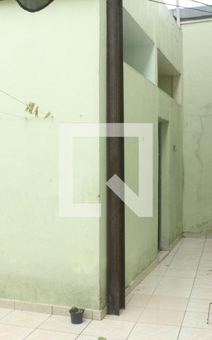 Casa para alugar com 40m², 1 quarto e 1 vagaQuintal