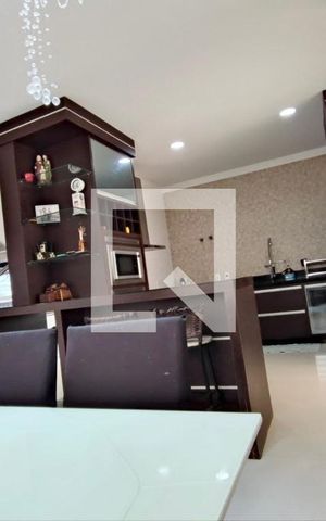 Casa à venda com 226m², 4 quartos e 4 vagas Casa à venda com 226m², 4 quartos e 4 vagasSala de Jantar