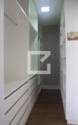 Casa de condomínio à venda com 175m², 3 quartos e 2 vagasCloset da suíte