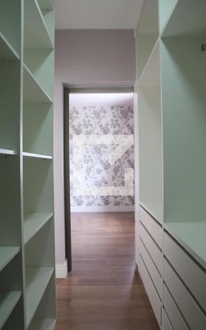 Casa de condomínio à venda com 175m², 3 quartos e 2 vagasCloset da suíte