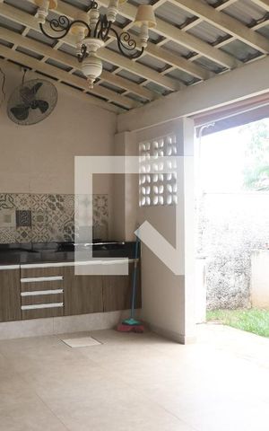 Casa de condomínio à venda com 175m², 3 quartos e 2 vagasChurrasqueira