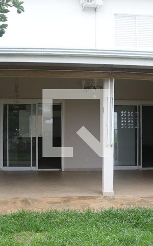 Casa de condomínio à venda com 175m², 3 quartos e 2 vagasQuintal