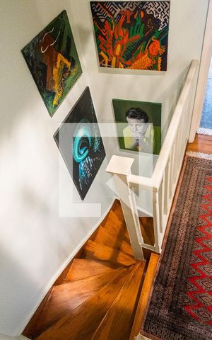 Casa à venda com 440m², 5 quartos e 2 vagasEscada 1
