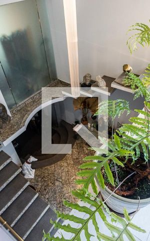 Casa à venda com 440m², 5 quartos e 2 vagasEntrada 2