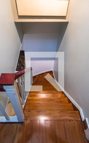Casa à venda com 440m², 5 quartos e 2 vagasEscada 2