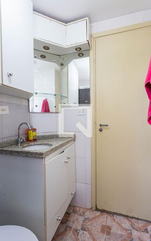 Apartamento à venda com 48m², 2 quartos e sem vaga Apartamento à venda com 48m², 2 quartos e sem vagaBanheiro