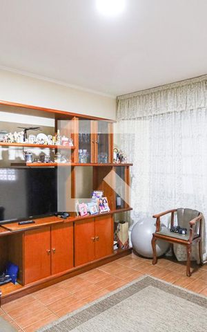 Casa à venda com 231m², 3 quartos e 2 vagas Casa à venda com 231m², 3 quartos e 2 vagasSala
