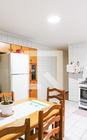 Casa à venda com 231m², 3 quartos e 2 vagas Casa à venda com 231m², 3 quartos e 2 vagasCozinha