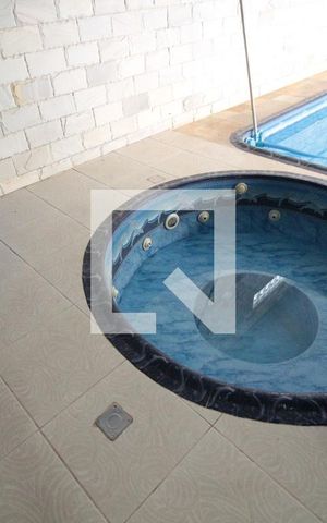 Casa à venda com 450m², 4 quartos e 3 vagasPiscina
