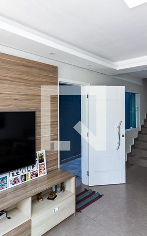 Casa à venda com 120m², 4 quartos e 2 vagas Casa à venda com 120m², 4 quartos e 2 vagasSala