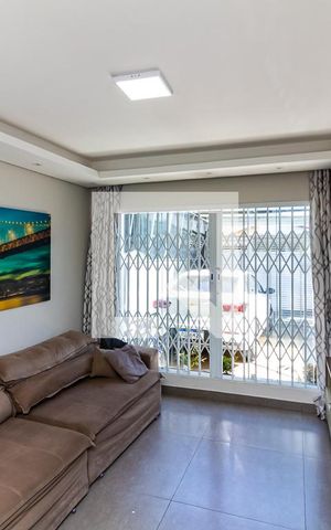 Casa à venda com 120m², 4 quartos e 2 vagas Casa à venda com 120m², 4 quartos e 2 vagasSala