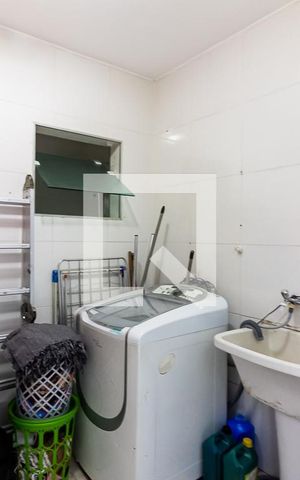 Casa à venda com 120m², 4 quartos e 2 vagas Casa à venda com 120m², 4 quartos e 2 vagasÁrea de Serviço