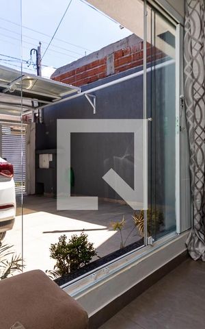 Casa à venda com 120m², 4 quartos e 2 vagas Casa à venda com 120m², 4 quartos e 2 vagasSala