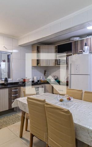 Casa à venda com 240m², 4 quartos e 3 vagas Casa à venda com 240m², 4 quartos e 3 vagasCozinha