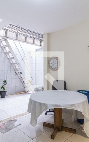 Casa à venda com 240m², 4 quartos e 3 vagas Casa à venda com 240m², 4 quartos e 3 vagasÁrea de serviço