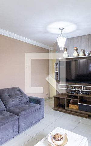 Casa à venda com 240m², 4 quartos e 3 vagas Casa à venda com 240m², 4 quartos e 3 vagasSala
