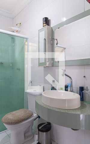 Casa à venda com 240m², 4 quartos e 3 vagas Casa à venda com 240m², 4 quartos e 3 vagasBanheiro da suíte