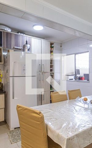 Casa à venda com 240m², 4 quartos e 3 vagas Casa à venda com 240m², 4 quartos e 3 vagasCozinha