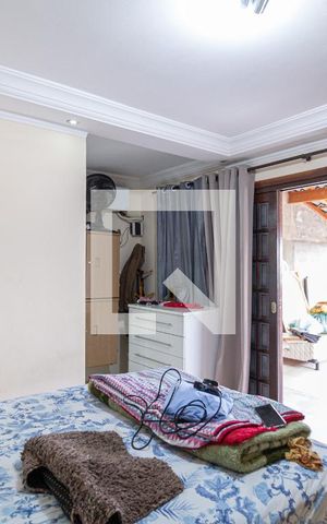 Casa à venda com 240m², 4 quartos e 3 vagas Casa à venda com 240m², 4 quartos e 3 vagasSuíte