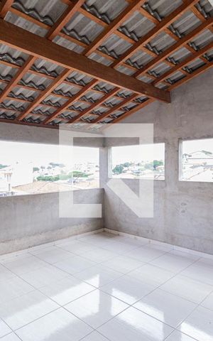 Casa à venda com 240m², 4 quartos e 3 vagas Casa à venda com 240m², 4 quartos e 3 vagasSacada
