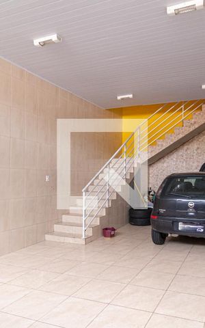 Casa à venda com 240m², 4 quartos e 3 vagas Casa à venda com 240m², 4 quartos e 3 vagasGaragem