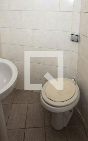 Casa para alugar com 150m², 2 quartos e 2 vagas Casa para alugar com 150m², 2 quartos e 2 vagasBanheiro de serviço