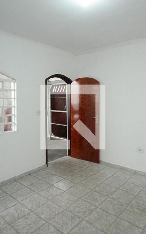 Casa para alugar com 150m², 2 quartos e 2 vagas Casa para alugar com 150m², 2 quartos e 2 vagasSala