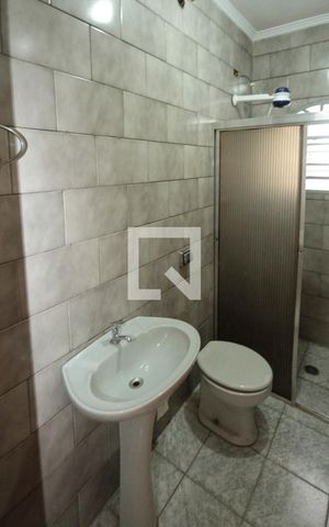 Casa para alugar com 150m², 2 quartos e 2 vagas Casa para alugar com 150m², 2 quartos e 2 vagasBanheiro