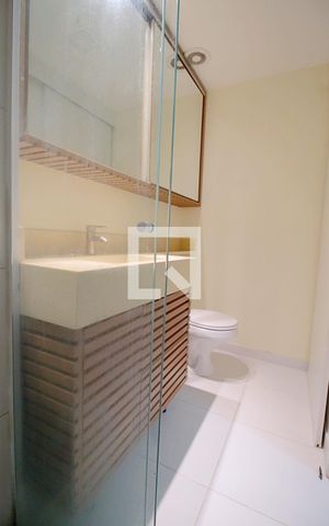 Apartamento à venda com 71m², 2 quartos e 2 vagasBanheiro da Suíte