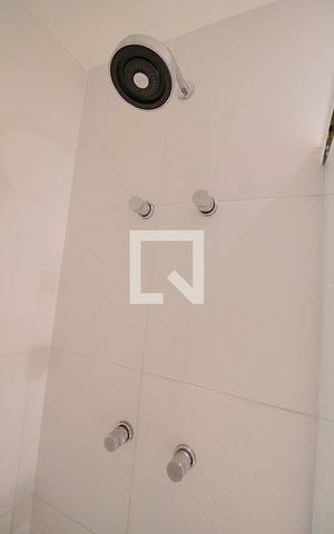 Apartamento à venda com 71m², 2 quartos e 2 vagasBanheiro da Suíte