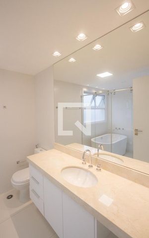 Apartamento à venda com 250m², 3 quartos e 4 vagasBanheiro 1 Suíte Master