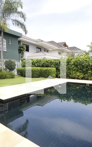 Casa de condomínio à venda com 470m², 4 quartos e 4 vagasPiscina