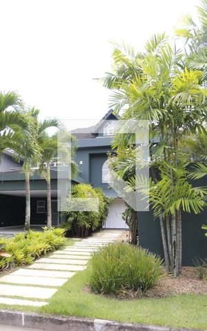 Casa de condomínio à venda com 470m², 4 quartos e 4 vagasFachada