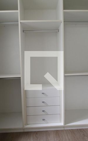 Casa de condomínio à venda com 470m², 4 quartos e 4 vagasCloset