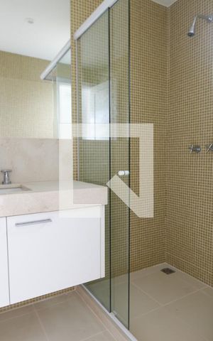 Casa de condomínio à venda com 470m², 4 quartos e 4 vagasBanheiro da Suíte 2