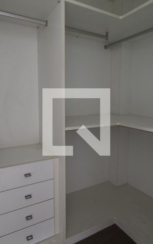 Casa de condomínio à venda com 470m², 4 quartos e 4 vagasCloset 2