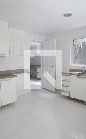 Casa de condomínio à venda com 470m², 4 quartos e 4 vagasCozinha