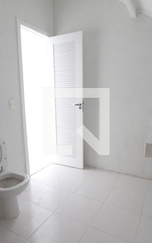 Casa de condomínio à venda com 470m², 4 quartos e 4 vagasBanheiro do sótão