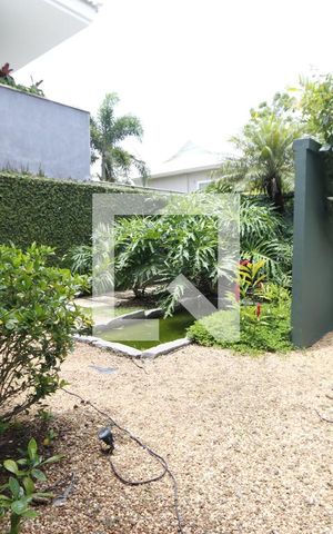 Casa de condomínio à venda com 470m², 4 quartos e 4 vagasFachada
