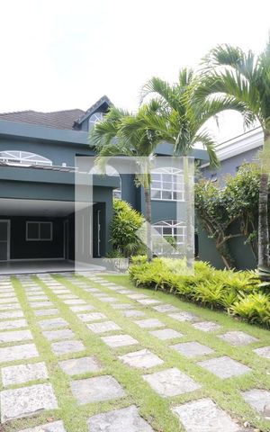 Casa de condomínio à venda com 470m², 4 quartos e 4 vagasFachada