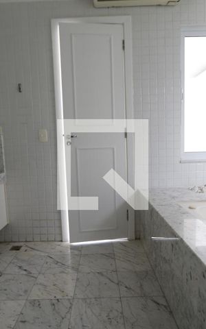 Casa de condomínio à venda com 470m², 4 quartos e 4 vagasBanheiro da Suíte 1