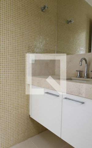 Casa de condomínio à venda com 470m², 4 quartos e 4 vagasBanheiro da Suíte 2