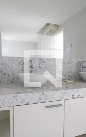 Casa de condomínio à venda com 470m², 4 quartos e 4 vagasBanheiro da Suíte 1
