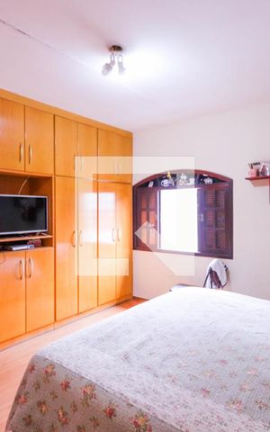 Casa à venda com 340m², 4 quartos e 4 vagas Casa à venda com 340m², 4 quartos e 4 vagasSuíte 1