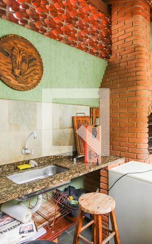 Casa à venda com 340m², 4 quartos e 4 vagas Casa à venda com 340m², 4 quartos e 4 vagasChurrasqueira/ Quintal