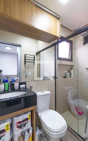 Apartamento à venda com 124m², 4 quartos e 4 vagas Apartamento à venda com 124m², 4 quartos e 4 vagasBanheiro da suíte