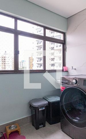 Apartamento à venda com 124m², 4 quartos e 4 vagas Apartamento à venda com 124m², 4 quartos e 4 vagasCozinha e área de serviço
