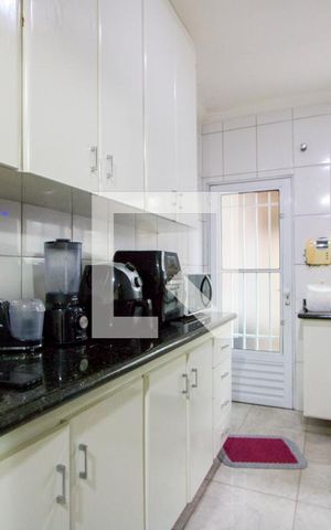 Casa à venda com 128m², 3 quartos e 3 vagas Casa à venda com 128m², 3 quartos e 3 vagasCozinha