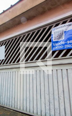Casa à venda com 128m², 3 quartos e 3 vagas Casa à venda com 128m², 3 quartos e 3 vagasFachada